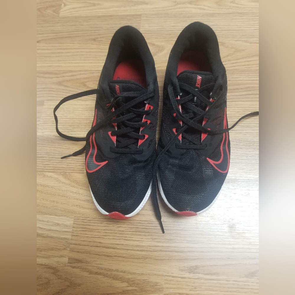 Mens Nike Tennis Shoes Size 8.5